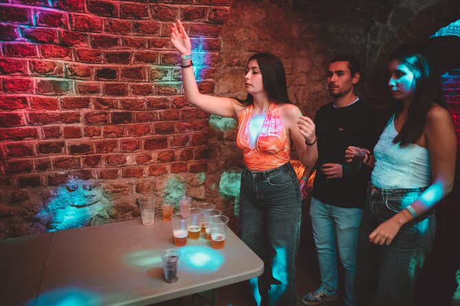 1 Hour of Open Bar Pub Crawl + Karaoke + VIP Entry to Best Clubs - Open Bar and Free Shots: Great for Budget Control, Watch the Drink Choices