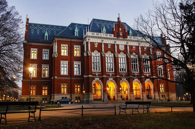 2-Hour City Walking Tour in Creepy Krakow - Practical Tips to Get More From the Walk