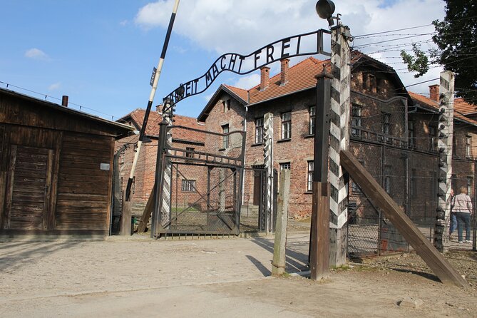 Auschwitz and Birkenau Memorial and Museum Guided Tour from Krakow - First stop: Auschwitz I and the value of guided context