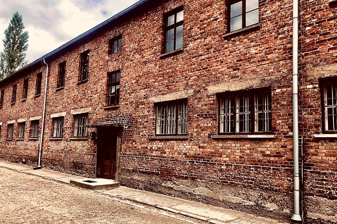 Auschwitz and Birkenau WITHOUT GUIDE private transport from Kraków - Why this is a smart way to handle Auschwitz without a guide