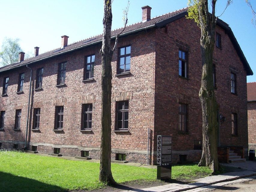 Auschwitz-Birkenau and Krakow Private Car Trip from Katowice - Krakow after Auschwitz, how to use your 1.5 hours well