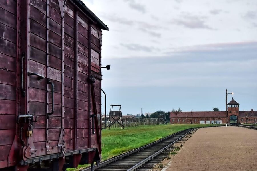 Auschwitz-Birkenau: Guided Tour and Skip-The-Line Ticket - The lunch break and the 2 km hop to Brzezinka