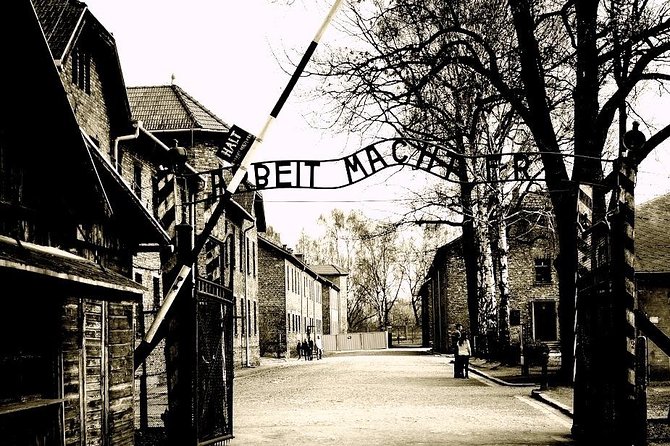 Auschwitz-Birkenau guided tour & skip the line Tickets & Transfer - The full 7-hour plan: what the schedule means for your day