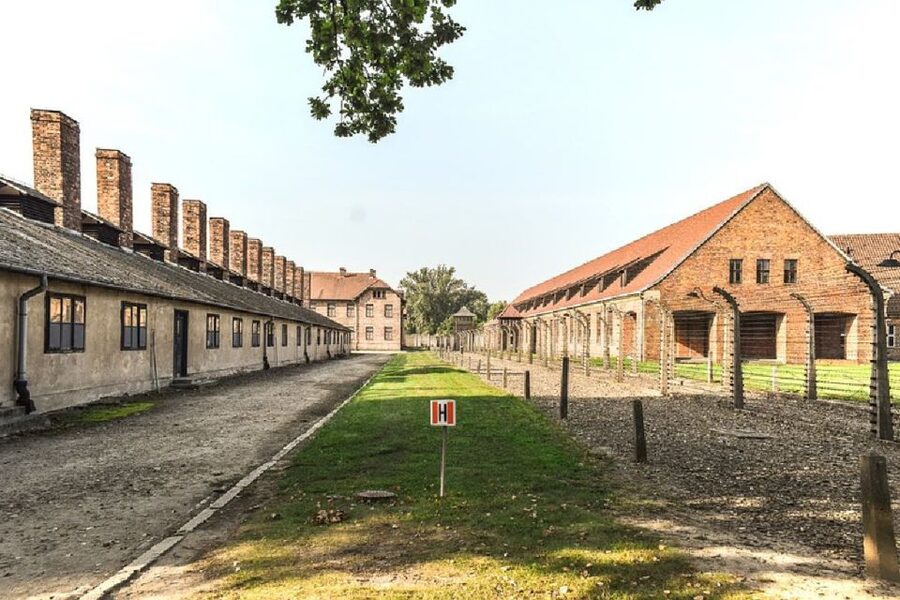 Auschwitz-Birkenau Guided Tour & Transfer from Krakow - Krakow to Auschwitz, the kind of day you plan twice