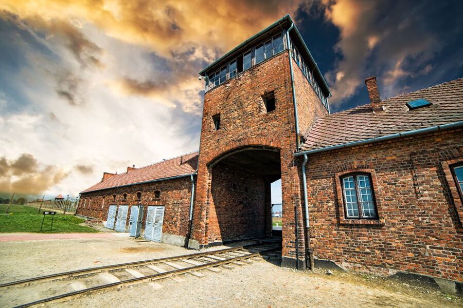 Auschwitz-Birkenau Guided Tour & Transfer from Krakow - The short transfer that changes the whole scale