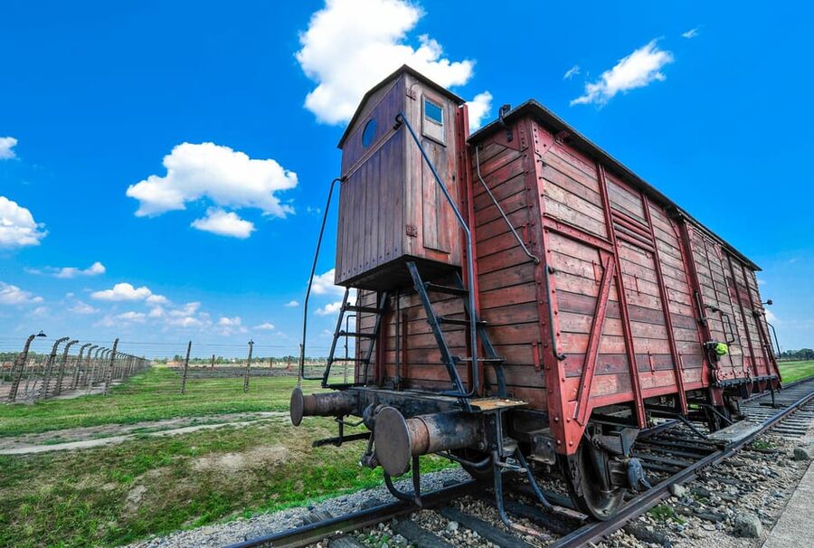 Auschwitz-Birkenau: Guided Tour with Fast Track Ticket - Where the tour starts and how you get your tickets
