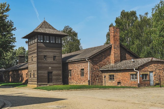Auschwitz & Birkenau Live Guide Tour Entrance Ticket - What This Auschwitz I and Birkenau Tour Covers in 3 Hours