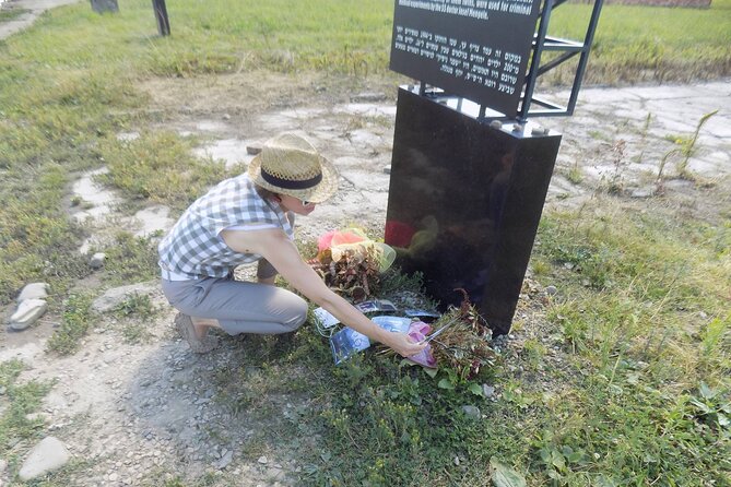 Auschwitz-Birkenau: private or group & Schindler's Factory option - Auschwitz I museum visit: what the guide does for you