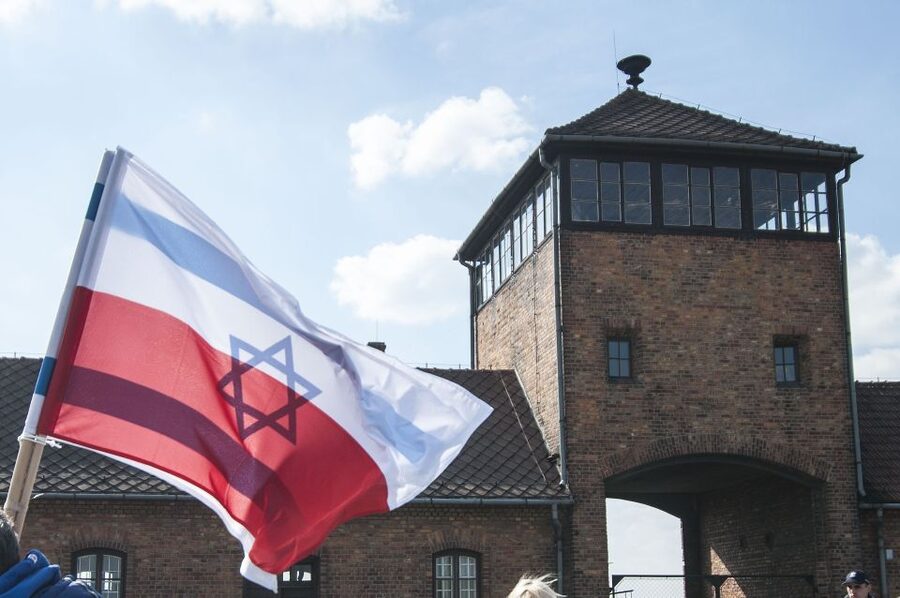 Auschwitz-Birkenau Private Tour from Katowice & Transport - Auschwitz I: Barracks, Watchtowers, and Evidence You Can See Clearly