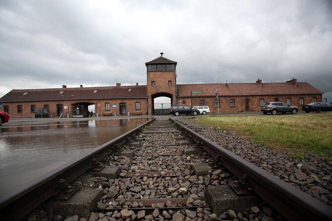 Auschwitz Birkenau tour from Krakow - Ride to Auschwitz: private vehicle comfort and the Ukraine-sized patience test