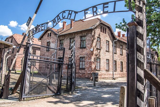 Auschwitz-Birkenau Tour Guide and Jewish museum and synagogue - The drive in an air-conditioned vehicle, plus real comfort fixes