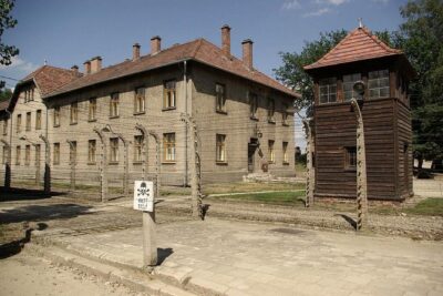 Auschwitz Small Group Tour from Warsaw with Lunch