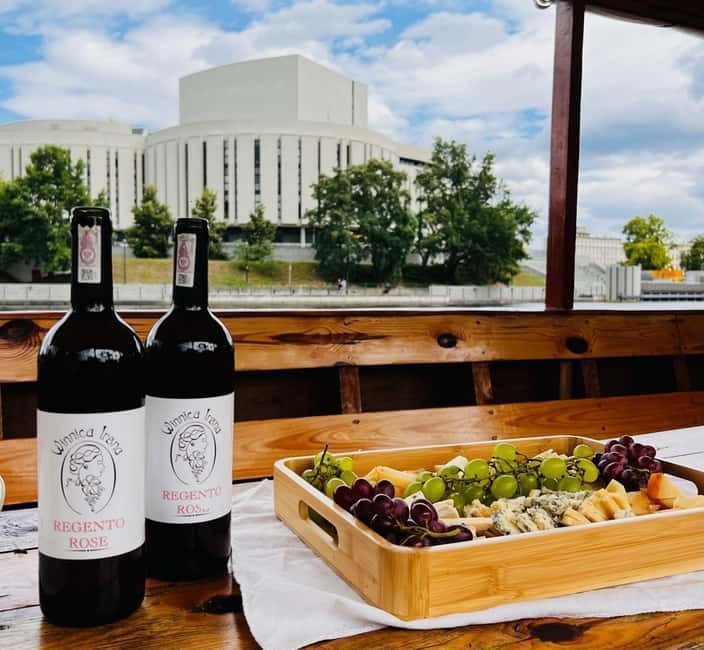 Bydgoszcz: River Cruise with local Wine and Cheese Tasting - Boarding at Wyspa Młyńska, finding the Fryc boat without stress
