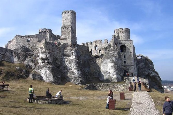 Castles Tour by The Eagles' Nests Trail, day tour from Krakow - Pieskowa Skała Castle and the Hercules Club: towers and courtyard time