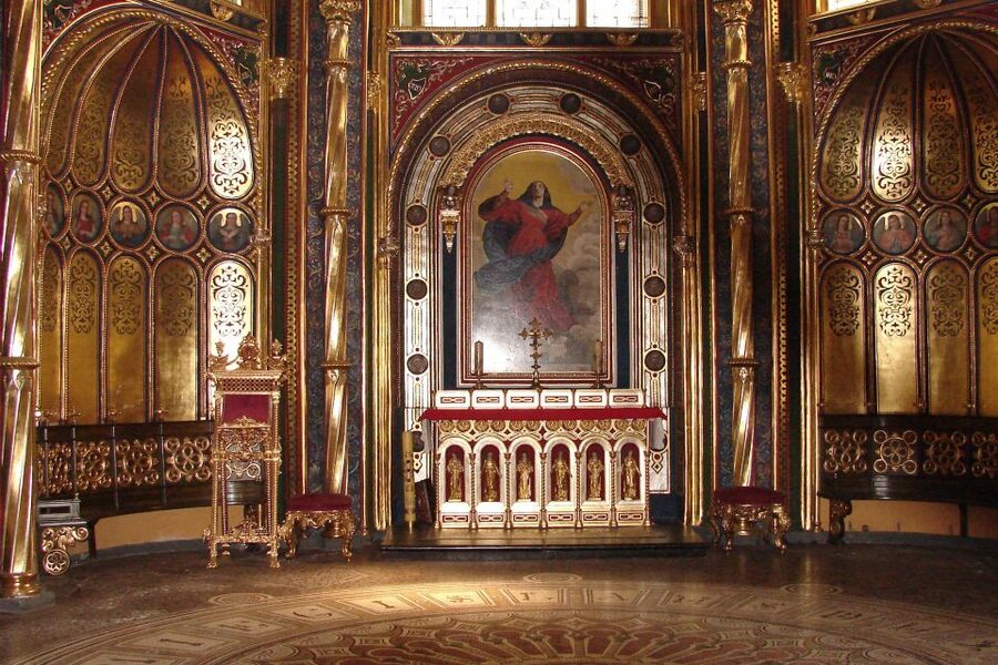 Cathedral & Old Town - Golden Chapel: where the first monarchs are remembered