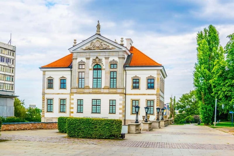 Chopin Tour in Warsaw with Skip-the-line Museum & Concert - The Chopin Museum as a “memory engine” for the Old Town stops