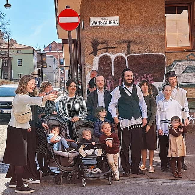 City Tour Cracow , Jewish Quarter - Old Synagogue and Popper Synagogue: seeing the right exterior details
