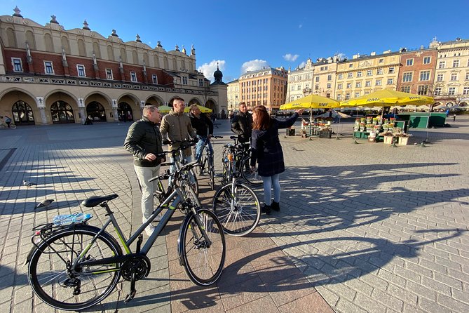 Complete Cracow Bike Tour (small group of maximum 15 people!) - University area and Castle views along the Vistula