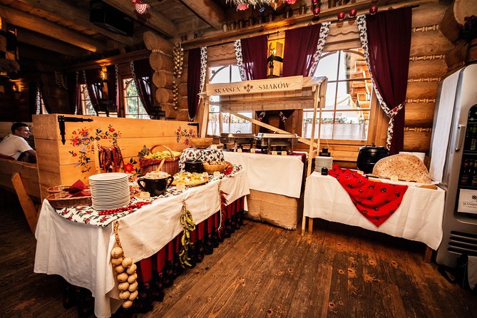 Cottage Style Evening with Folk Show and Traditional Feast from Krakow - A Cottage-Style Venue Beside Kryspinów Lake
