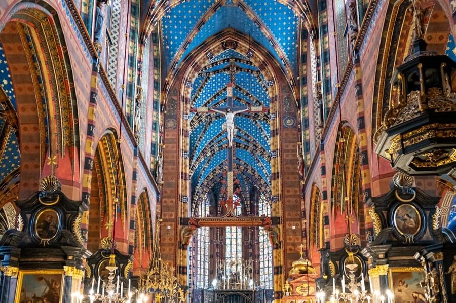 Cracow's Old Town sightseeing & St. Mary's Basilica Visit - Why Start Your Kraków Visit at St. Mary’s Basilica