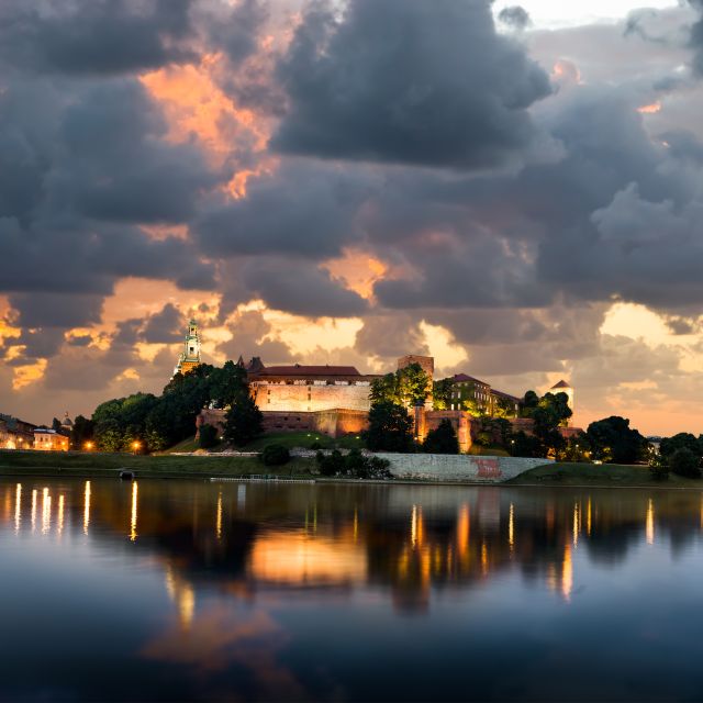Creepy Krakow: 2-Hour City Walking Tour - Vistula River views, the dragon legend, and finishing at Wawel