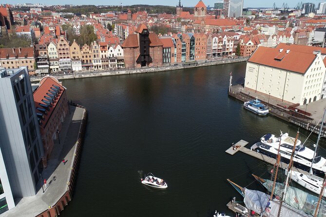 Cruises on the Motlawa River - Olowianka Island and Granary Island: where trade and power overlap
