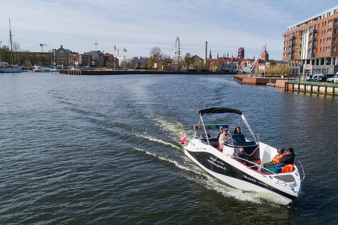 Cruises on the Motlawa River - Getting to Green Bridge and boarding smoothly