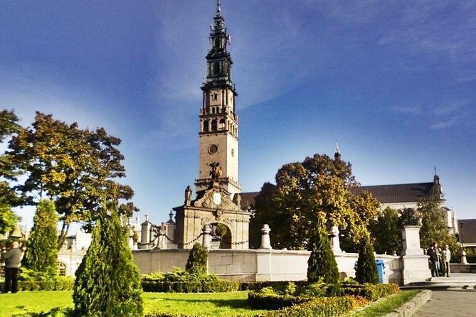Częstochowa Black Madonna - Dress code and etiquette: avoid getting turned away