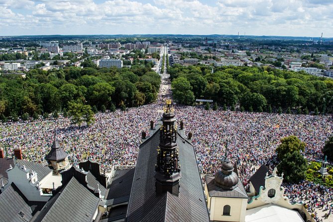 Czestochowa Black Madonna Private Day Tour from Krakow - Driver and Guide Roles: How You Get Help at the Right Moment