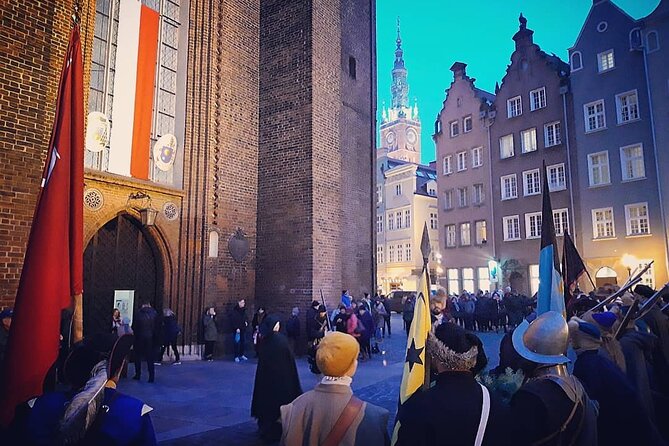 Discover Gdansk Walking Tour - St. Mary’s Church: figures show and a quick exterior circuit