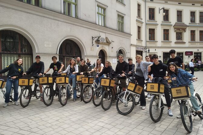 Discover the Jewish Quarter with a Bike Tour - Stop at Tempel Synagogue: Stories of a thriving community before the war
