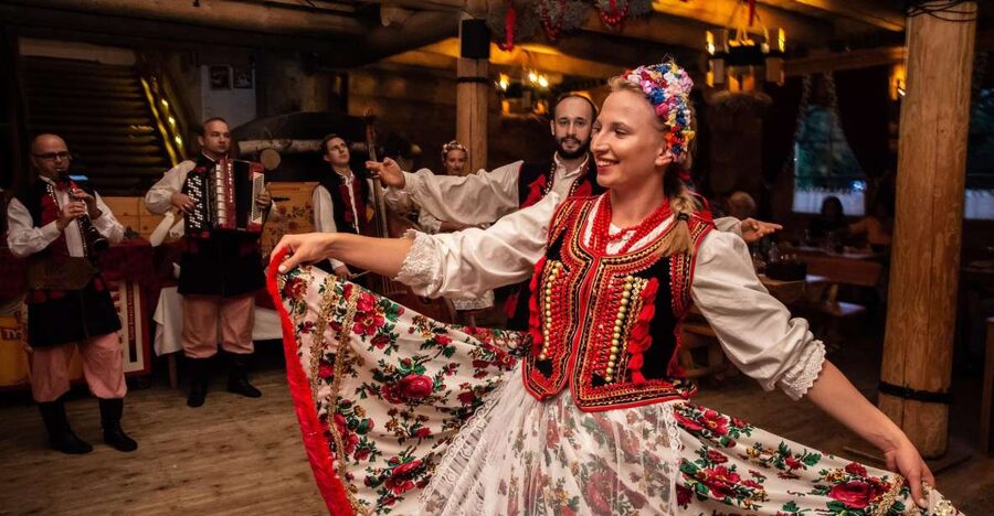 Evening Folk Show, singing, dancing and delicious food! - Getting to Kryspinów without fighting Krakow traffic
