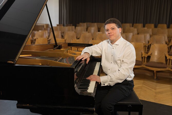 Everyday Chopin Concert at 7 PM with candlelight by the Castle - Who This Concert Fits Best (and Who Might Find It Frustrating)