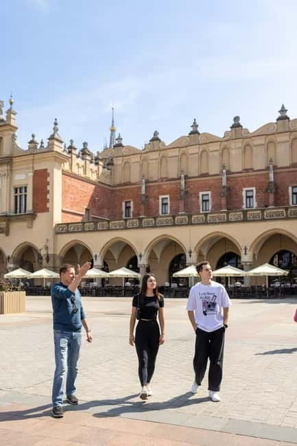 Explore Krakow Old Town - Finding the meeting point without stress