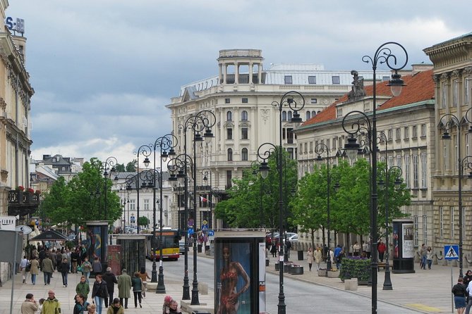 Faces of Warsaw's 3-hour orientation city tour with hotel pick-up - Palace Prezydencki and the famous Poles you’ll carry with you