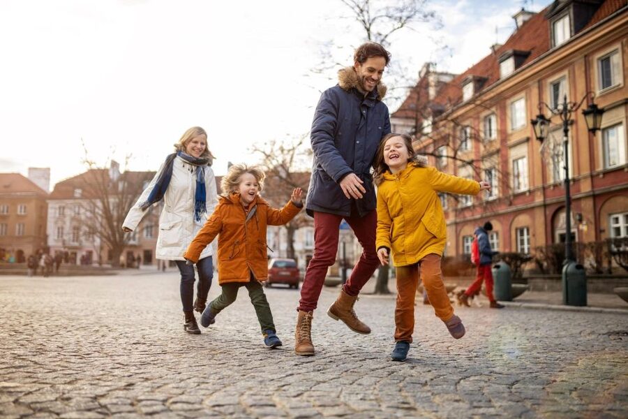 Family Tour of Warsaw Old Town with Fun Activities for Kids - Entering the Game: The Old Town Mermaid Quest and Market Square