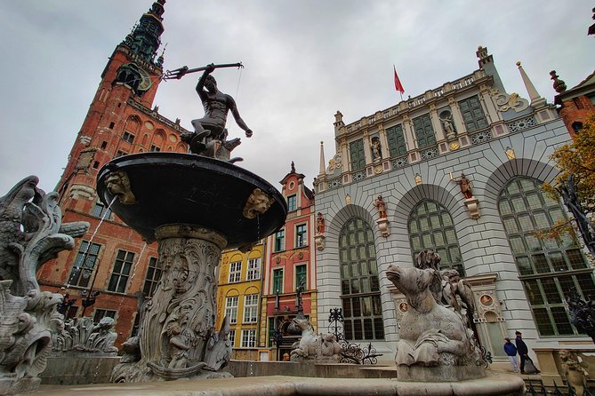 First Time in Gdańsk? Private Tour of Old Gdańsk’s Highlights - Mariacka Street to St. Mary’s Church: Gothic-Brick Grandeur Up Close