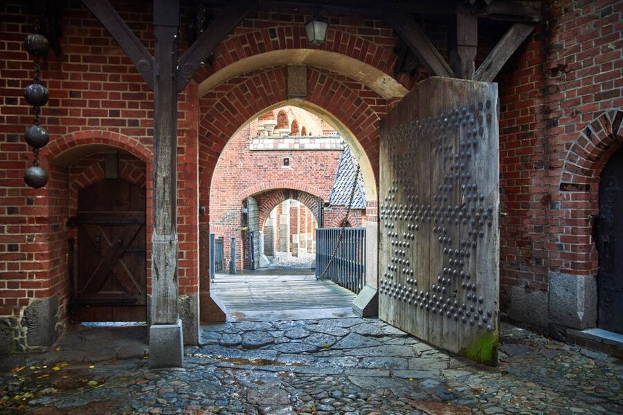 From Gdansk: Half-Day Malbork Castle Tour with Audioguide - Malbork Castle, the UNESCO fortress that looks bigger than it sounds