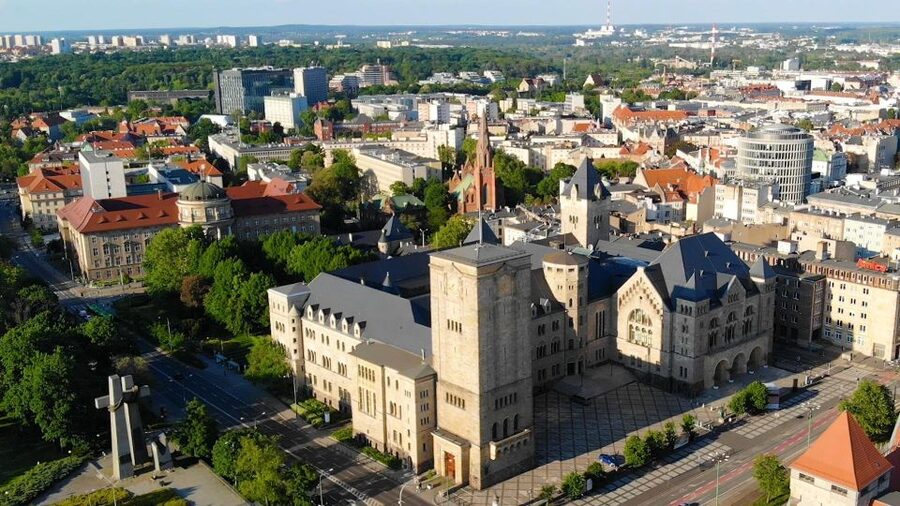 From Golden Age to Fall and Rebirth of Poland - Liberty to Anders Square, ending at Stary Browar for a good food reset