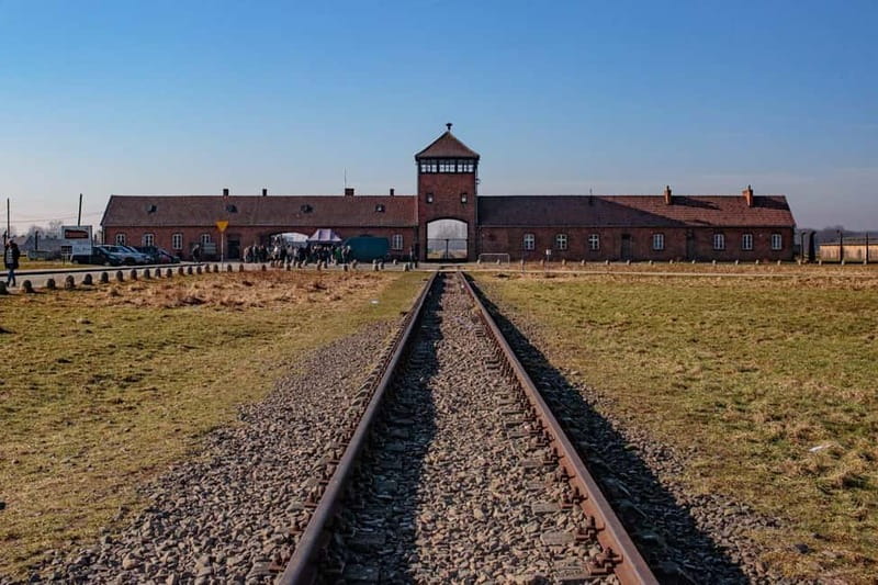 From Krakow: Auschwitz-Birkenau Guided Full-Day Tour - Food, timing pressure, and what to plan for