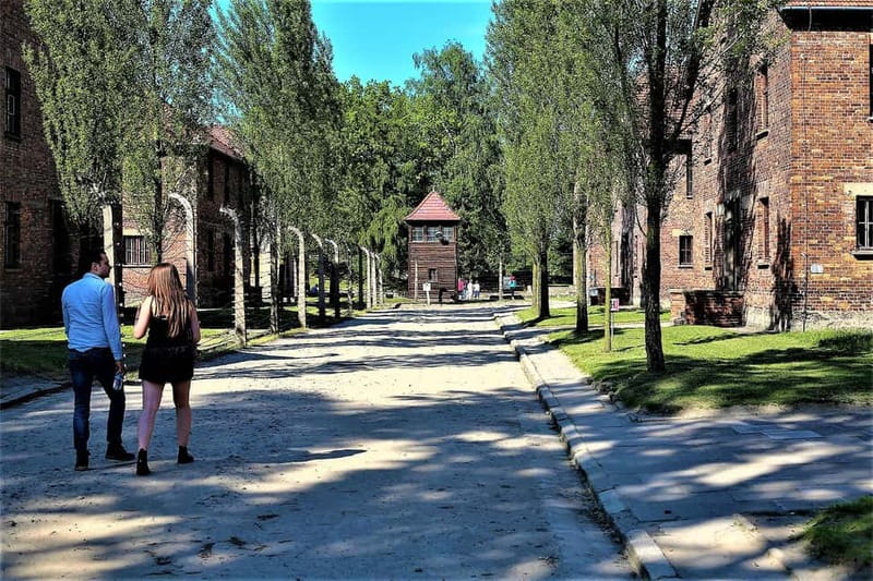 From Krakow: Auschwitz-Birkenau Guided Tour & Pickup Options - The Included Snacks and the Comfort Reality of 7 Hours