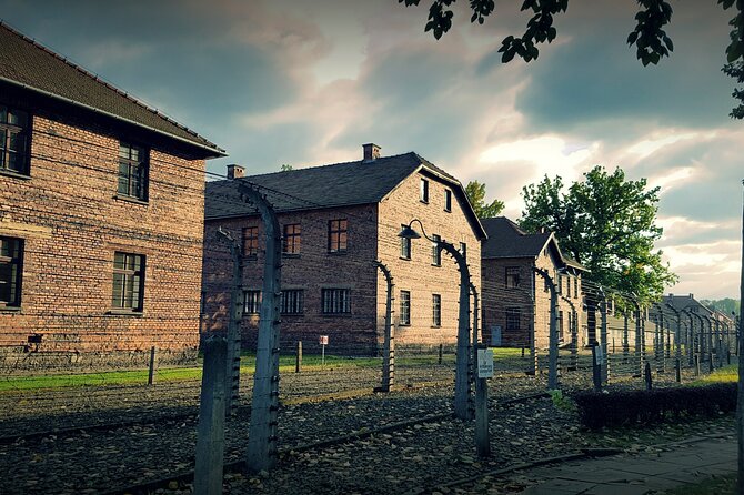 From Krakow: Auschwitz-Birkenau: Guided Tours & Private Transport - Timing that fits a full Krakow day (6 to 7 hours total)