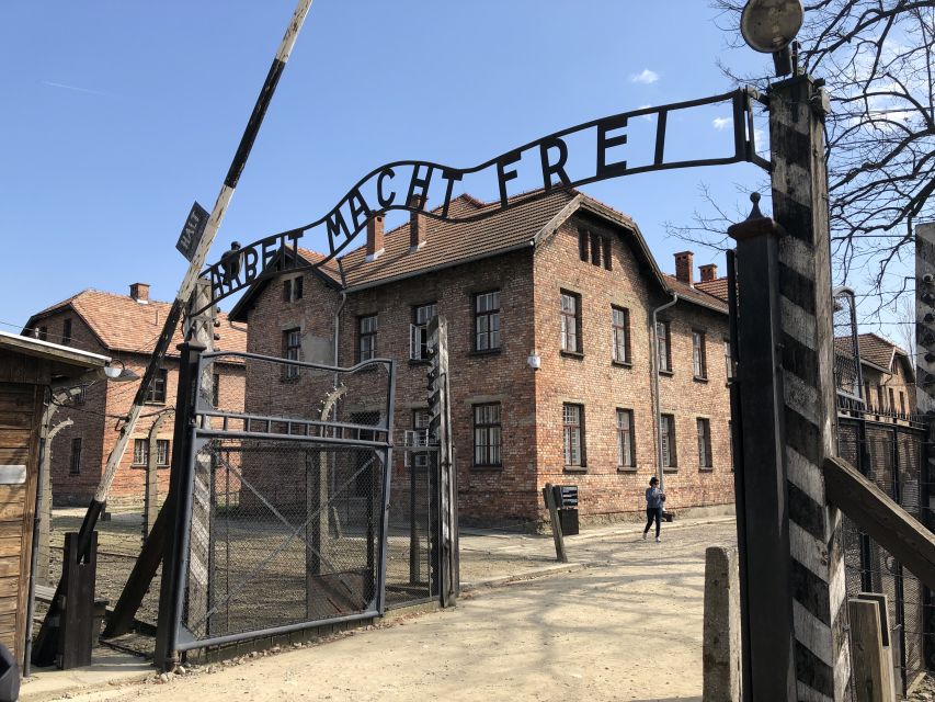 From Krakow: Auschwitz-Birkenau Live Guided Tour & Pickup - Pickup times in Krakow: plan like a grown-up, not like a tourist