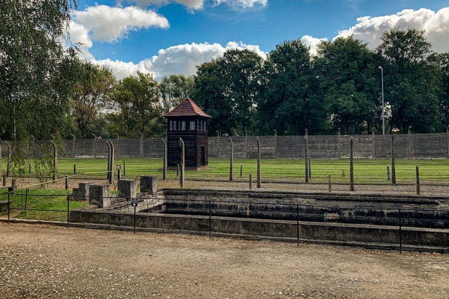 From Krakow: Auschwitz-Birkenau Memorial and Museum Tour - The “7-hour day” rhythm, step by step