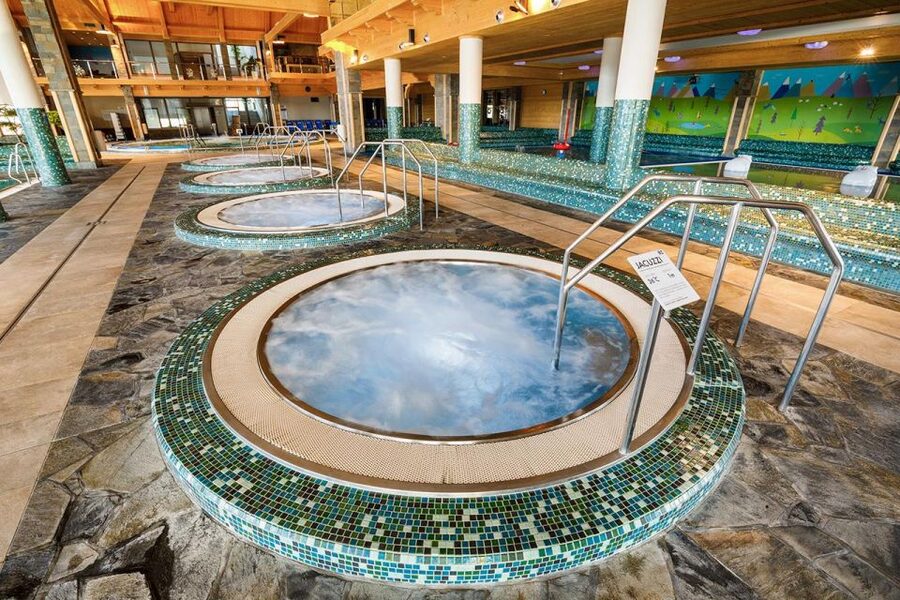 From Krakow: Chochołowskie Thermal Baths Ticket and Transfer - When the baths feel busy, how to still enjoy it