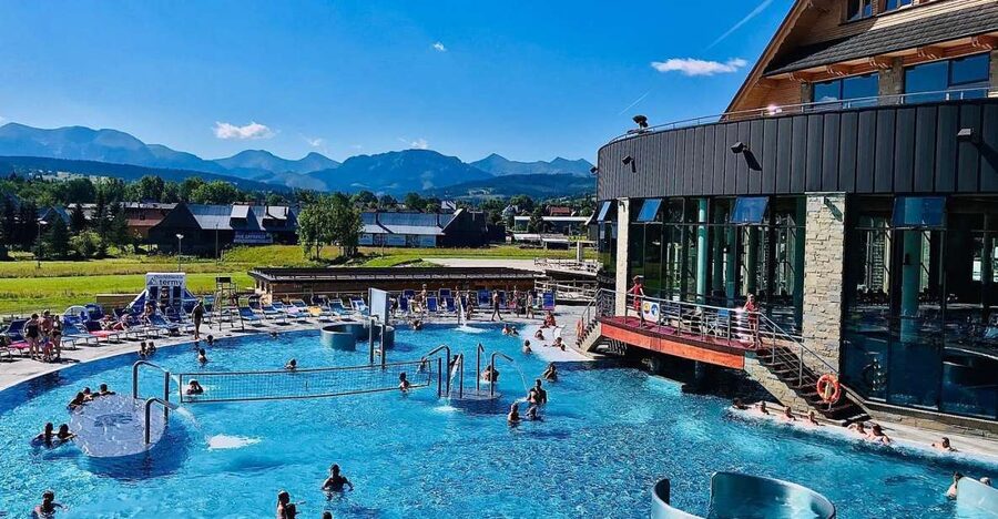 From Krakow: Chochołowskie Thermal Baths Ticket and Transfer - Chochołowskie Baths: where the heated pools do the work