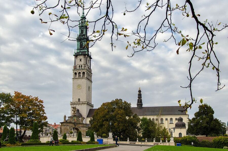 From Krakow: Częstochowa, Black Madonna and Lagiewniki Tour - What this day trip covers, from Jasna Góra to Łagiewniki