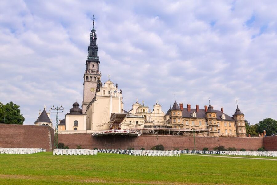 From Kraków: Częstochowa & Łagiewniki Pilgrim Sites Tour - Częstochowa monastery and basilica: your first real moment of atmosphere