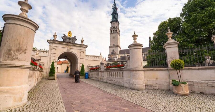 From Kraków: Częstochowa & Łagiewniki Pilgrim Sites Tour - Mass and timing: you might catch something meaningful