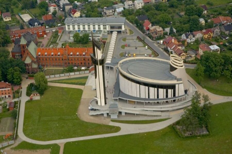 From Kraków: Częstochowa & Łagiewniki Pilgrim Sites Tour - Moving from Poland’s Marian center to Łagiewniki’s Divine Mercy world